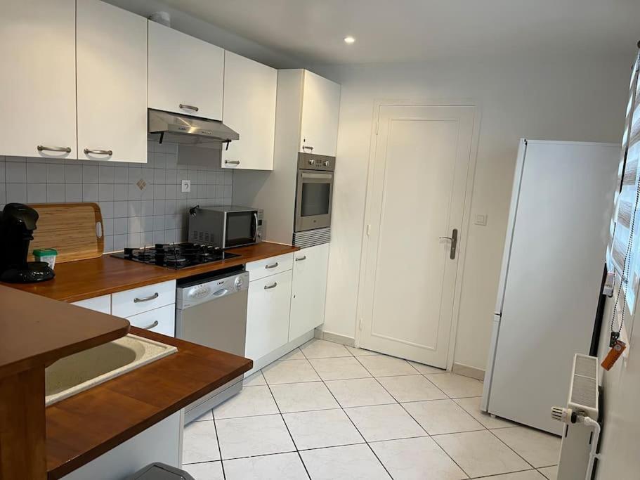 Petite Maison De Ville Au Calme Brie-Comte-Robert Εξωτερικό φωτογραφία